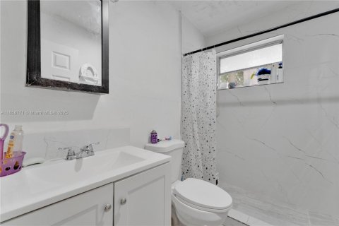 Propiedad comercial en venta en Homestead, Florida, 162.76 m2 № 1890934 - foto 9