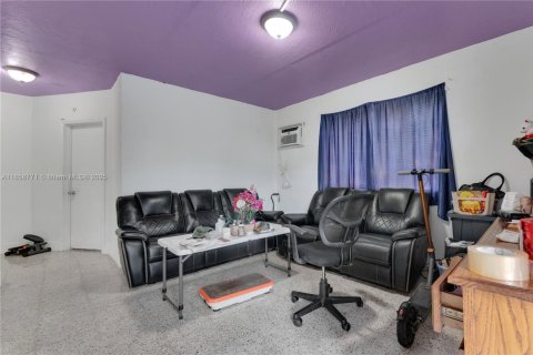 Propiedad comercial en venta en Homestead, Florida, 162.76 m2 № 1890934 - foto 4