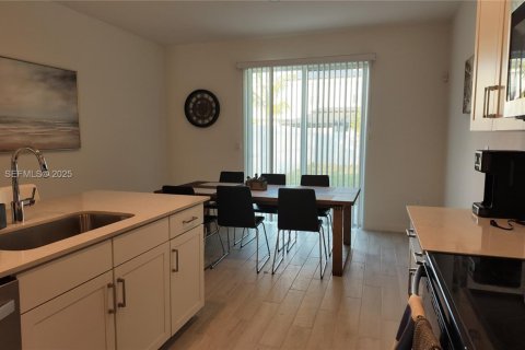 Casa en alquiler en Homestead, Florida, 4 dormitorios, 222.97 m2 № 2060021 - foto 7