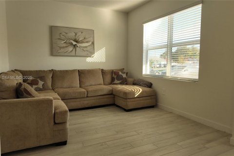 Casa en alquiler en Homestead, Florida, 4 dormitorios, 222.97 m2 № 2060021 - foto 3