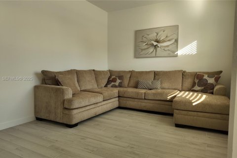 Casa en alquiler en Homestead, Florida, 4 dormitorios, 222.97 m2 № 2060021 - foto 2