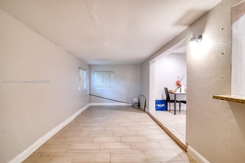 House in Lauderhill, Florida 2 bedrooms, 110.55 sq.m. № 1830136 - photo 6