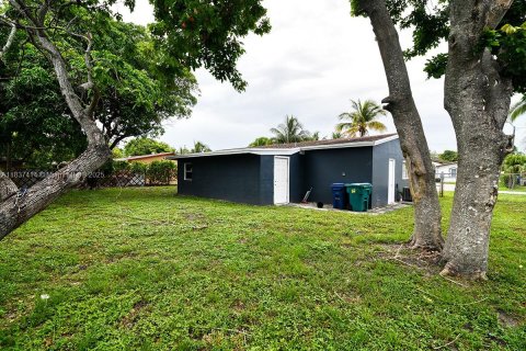 House in Lauderhill, Florida 2 bedrooms, 110.55 sq.m. № 1830136 - photo 19