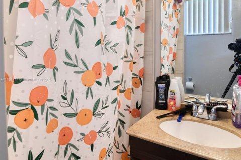 House in Lauderhill, Florida 2 bedrooms, 110.55 sq.m. № 1830136 - photo 24