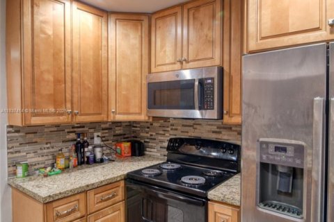 House in Lauderhill, Florida 2 bedrooms, 110.55 sq.m. № 1830136 - photo 23