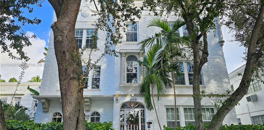 Кондоминиум с 1 спальней в Майами-Бич, Флорида № 2005433