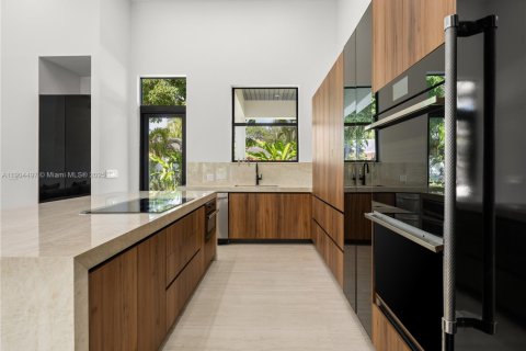 Купить виллу или дом в Майами, Флорида 6 спален, 314.2м2, № 1955894 - фото 15