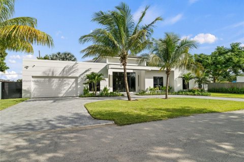 Купить виллу или дом в Майами, Флорида 6 спален, 314.2м2, № 1955894 - фото 1