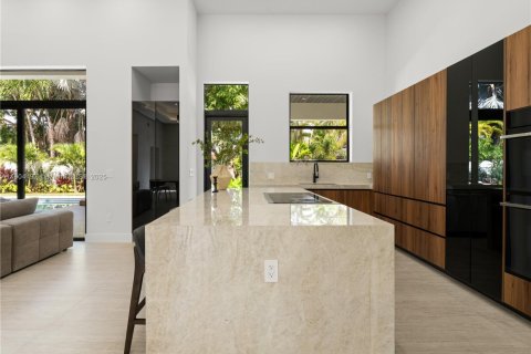 Купить виллу или дом в Майами, Флорида 6 спален, 314.2м2, № 1955894 - фото 17