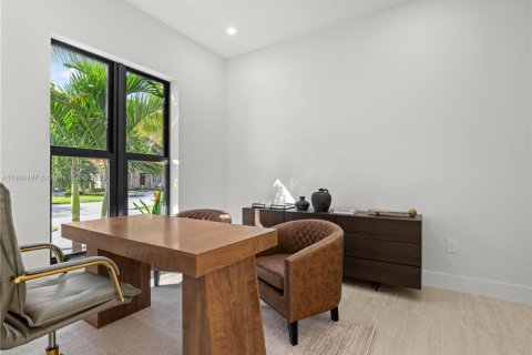 Купить виллу или дом в Майами, Флорида 6 спален, 314.2м2, № 1955894 - фото 26