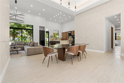 Купить виллу или дом в Майами, Флорида 6 спален, 314.2м2, № 1955894 - фото 21