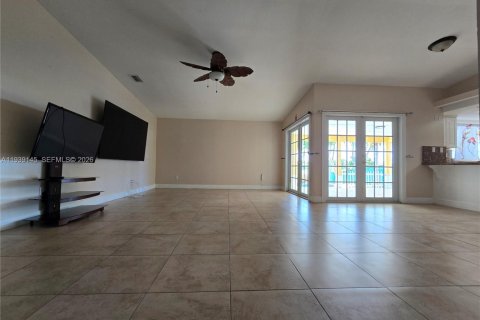 Villa ou maison à louer à Homestead, Floride: 3 chambres, 157.93 m2 № 1996802 - photo 2