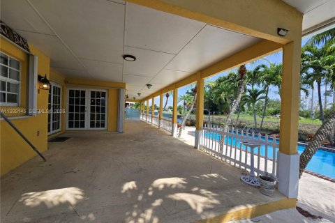 Villa ou maison à louer à Homestead, Floride: 3 chambres, 157.93 m2 № 1996802 - photo 12