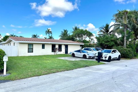 House in Fort Lauderdale, Florida 3 bedrooms, 163.69 sq.m. № 2365834