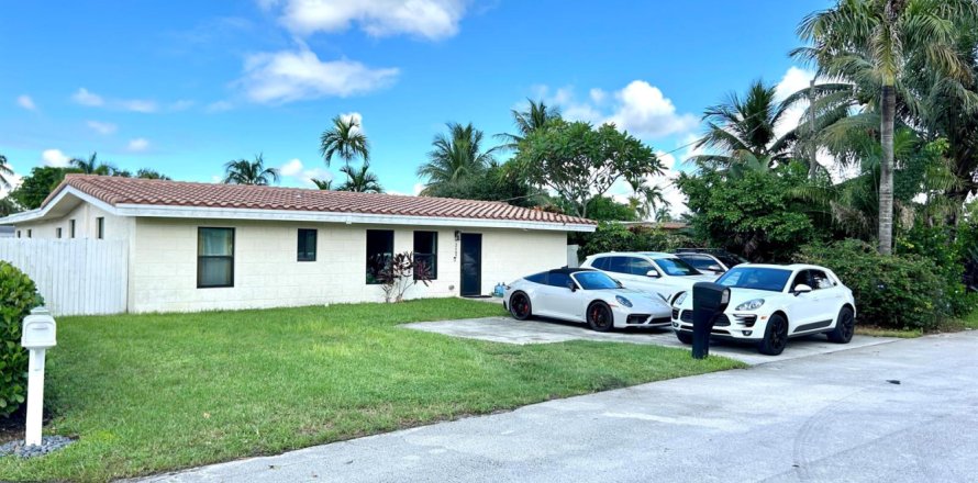 House in Fort Lauderdale, Florida 3 bedrooms, 163.69 sq.m. № 2365834