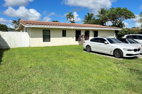 House in Fort Lauderdale, Florida 3 bedrooms, 163.69 sq.m. № 2365834 - photo 2