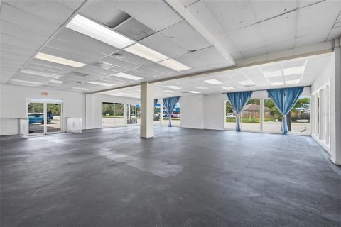 Commercial property in Saint Augustine, Florida 3072.74 sq.m. № 2369644 - photo 2