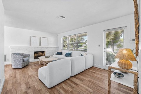 Villa ou maison à louer à West Palm Beach, Floride: 3 chambres, 119.57 m2 № 2439305 - photo 2