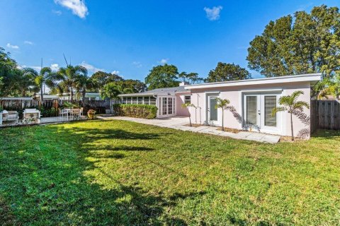 Villa ou maison à louer à West Palm Beach, Floride: 3 chambres, 119.57 m2 № 2439305 - photo 13