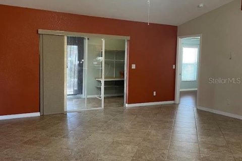 House in Lake Wales, Florida 3 bedrooms, 128.86 sq.m. № 2165920 - photo 3