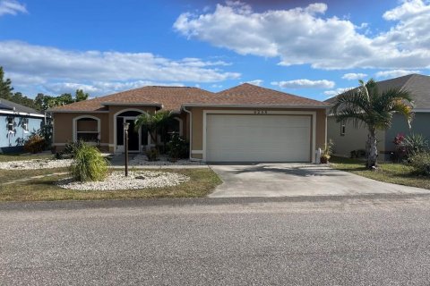 House in Lake Wales, Florida 3 bedrooms, 128.86 sq.m. № 2165920