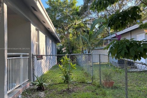 House in Homestead, Florida 3 bedrooms, 103.86 sq.m. № 1951089 - photo 2