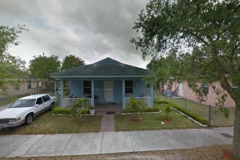 House in Homestead, Florida 3 bedrooms, 103.86 sq.m. № 1951089 - photo 1