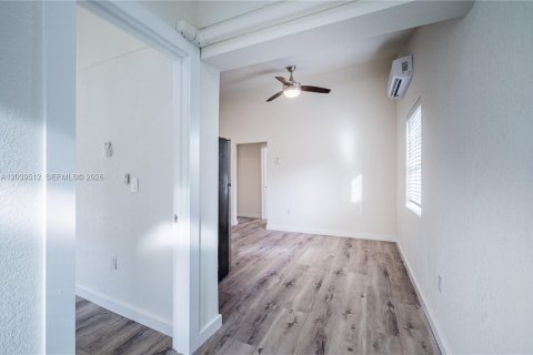 House in Port Charlotte, Florida 2 bedrooms № 2145815 - photo 4