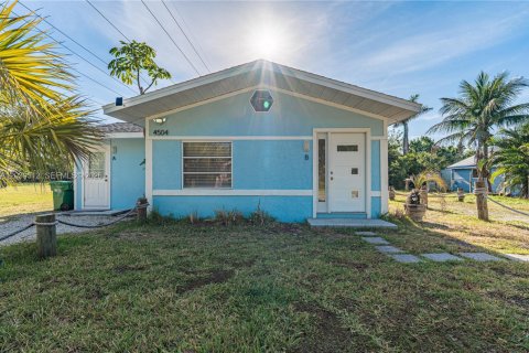 House in Port Charlotte, Florida 2 bedrooms № 2145815