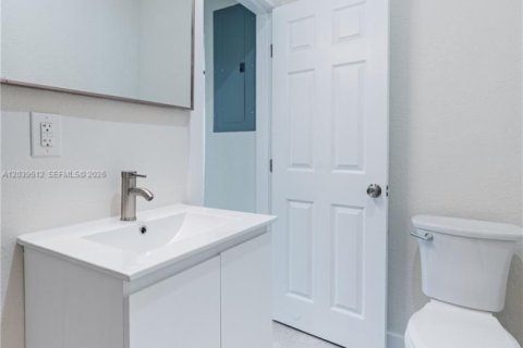 House in Port Charlotte, Florida 2 bedrooms № 2145815 - photo 18