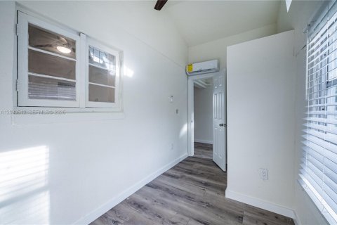 House in Port Charlotte, Florida 2 bedrooms № 2145815 - photo 7