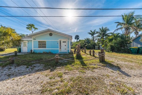 House in Port Charlotte, Florida 2 bedrooms № 2145815 - photo 3