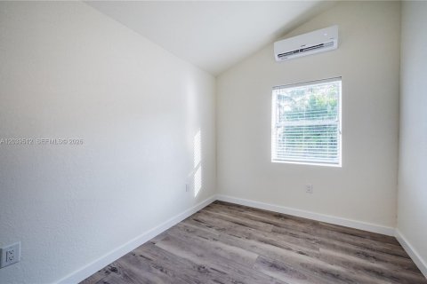 House in Port Charlotte, Florida 2 bedrooms № 2145815 - photo 14