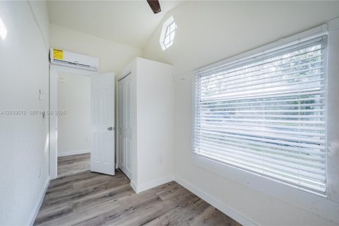 House in Port Charlotte, Florida 2 bedrooms № 2145815 - photo 6
