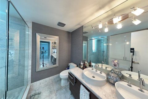 Condo in Miami, Florida, 2 bedrooms  № 1704099 - photo 12