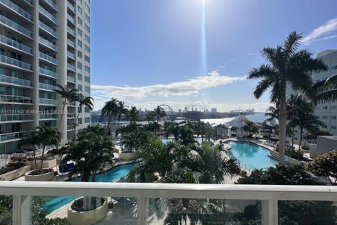 Condo in Miami, Florida, 2 bedrooms  № 1704099 - photo 2