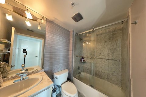 Condo in Miami, Florida, 2 bedrooms  № 1704099 - photo 17