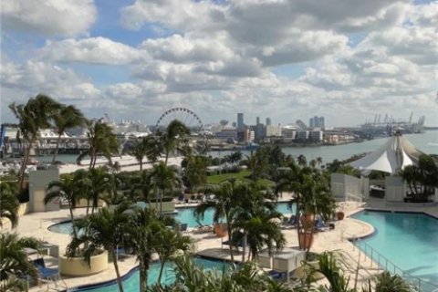 Condo in Miami, Florida, 2 bedrooms  № 1704099 - photo 14