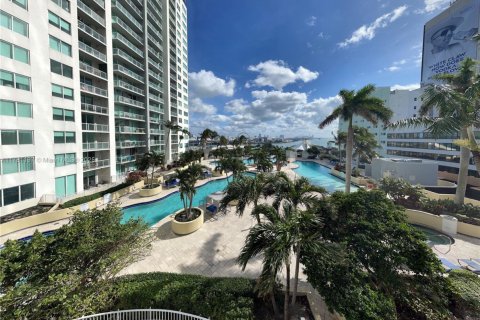 Condo in Miami, Florida, 2 bedrooms  № 1704099 - photo 4
