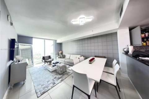 Condo in Miami, Florida, 2 bedrooms  № 1704099 - photo 6