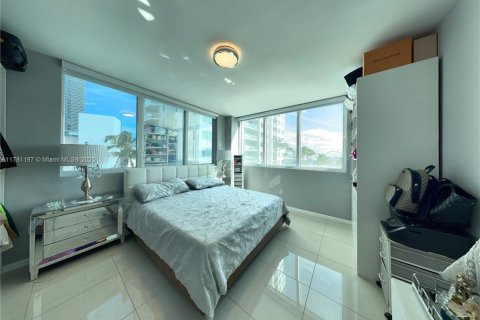 Condo in Miami, Florida, 2 bedrooms  № 1704099 - photo 9