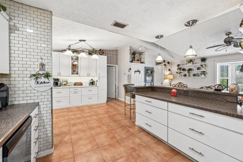 House in Port St. Lucie, Florida 4 bedrooms, 245.63 sq.m. № 2173880 - photo 8