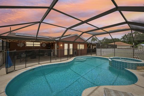 House in Port St. Lucie, Florida 4 bedrooms, 245.63 sq.m. № 2173880 - photo 2