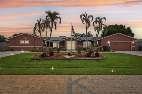 House in Port St. Lucie, Florida 4 bedrooms, 245.63 sq.m. № 2173880
