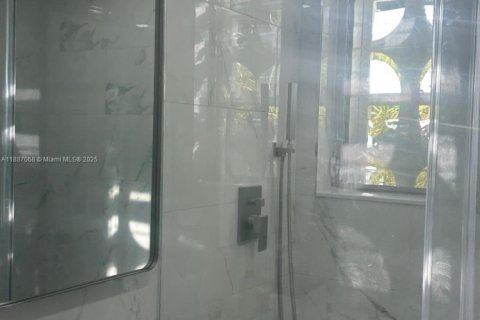 Снять в аренду виллу или дом в Майами-Бич, Флорида 2 спальни, 85.56м2, № 1941521 - фото 6