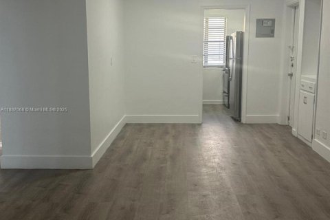 Снять в аренду виллу или дом в Майами-Бич, Флорида 2 спальни, 85.56м2, № 1941521 - фото 2