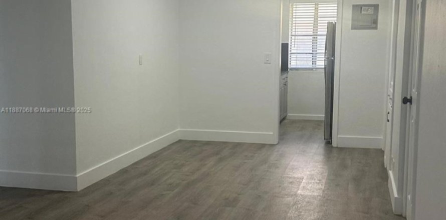 Дом в Майами-Бич, Флорида 2 спальни, 85.56м2 № 1941521