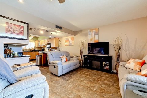 Copropriété à vendre à Tampa, Floride: 2 chambres, 117.06 m2 № 2383809 - photo 9