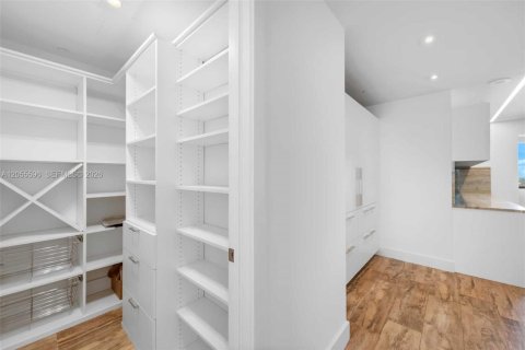 Condo in Miami, Florida, 4 bedrooms  № 2269321 - photo 12