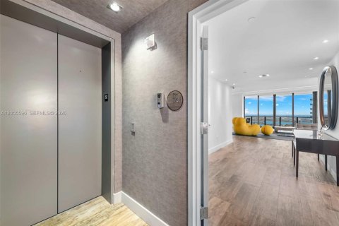Condo in Miami, Florida, 4 bedrooms  № 2269321 - photo 2